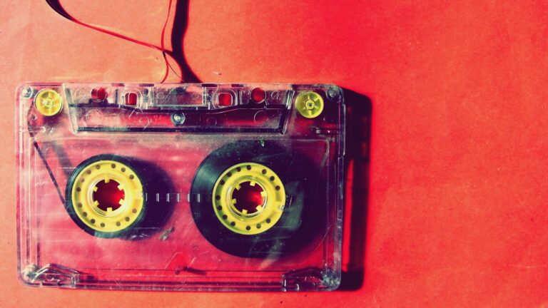music-technology-vintage-retro-red-color-1029201-pxhere.com